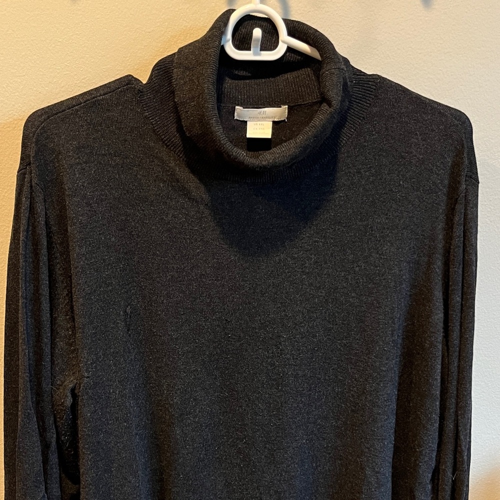 Black turtleneck Sweater